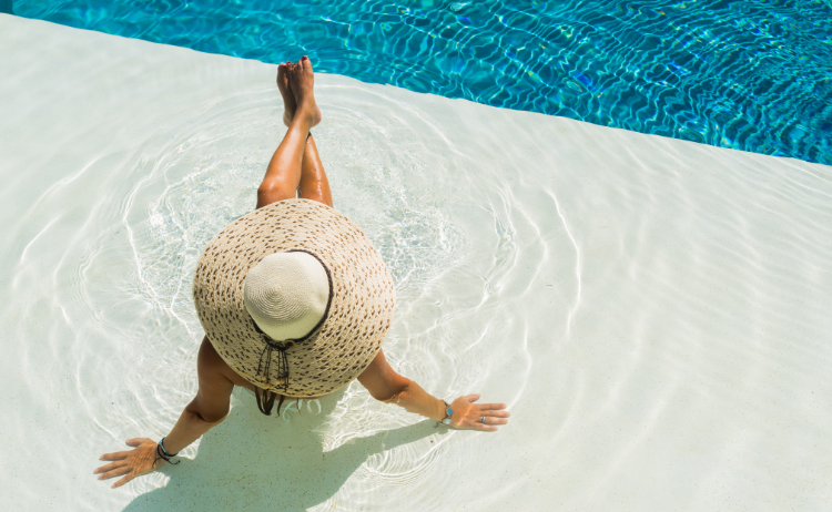 Comment prendre soin de sa peau après une baignade en piscine ? - BeautyMed